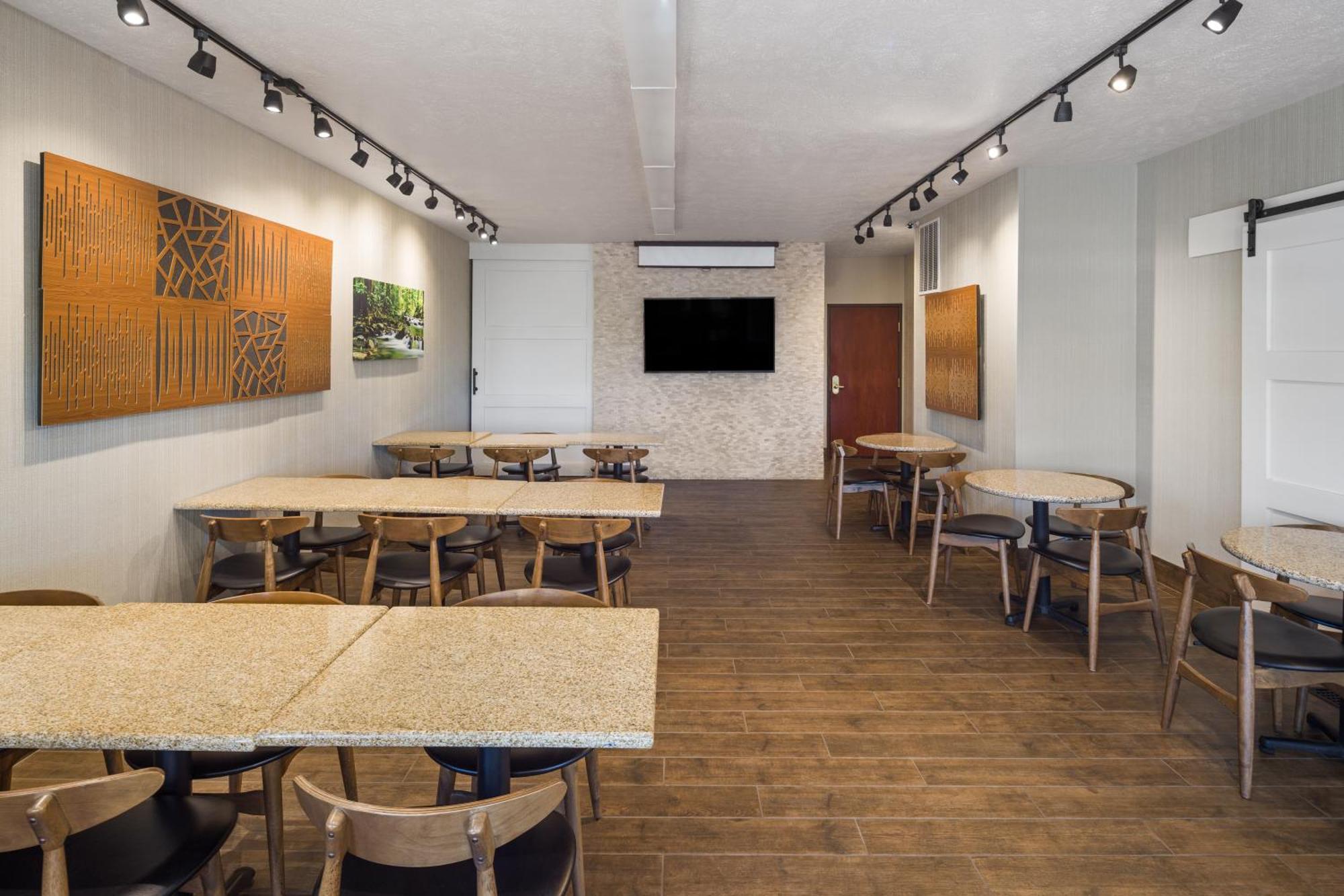 Ramada By Wyndham Moses Lake Exterior photo