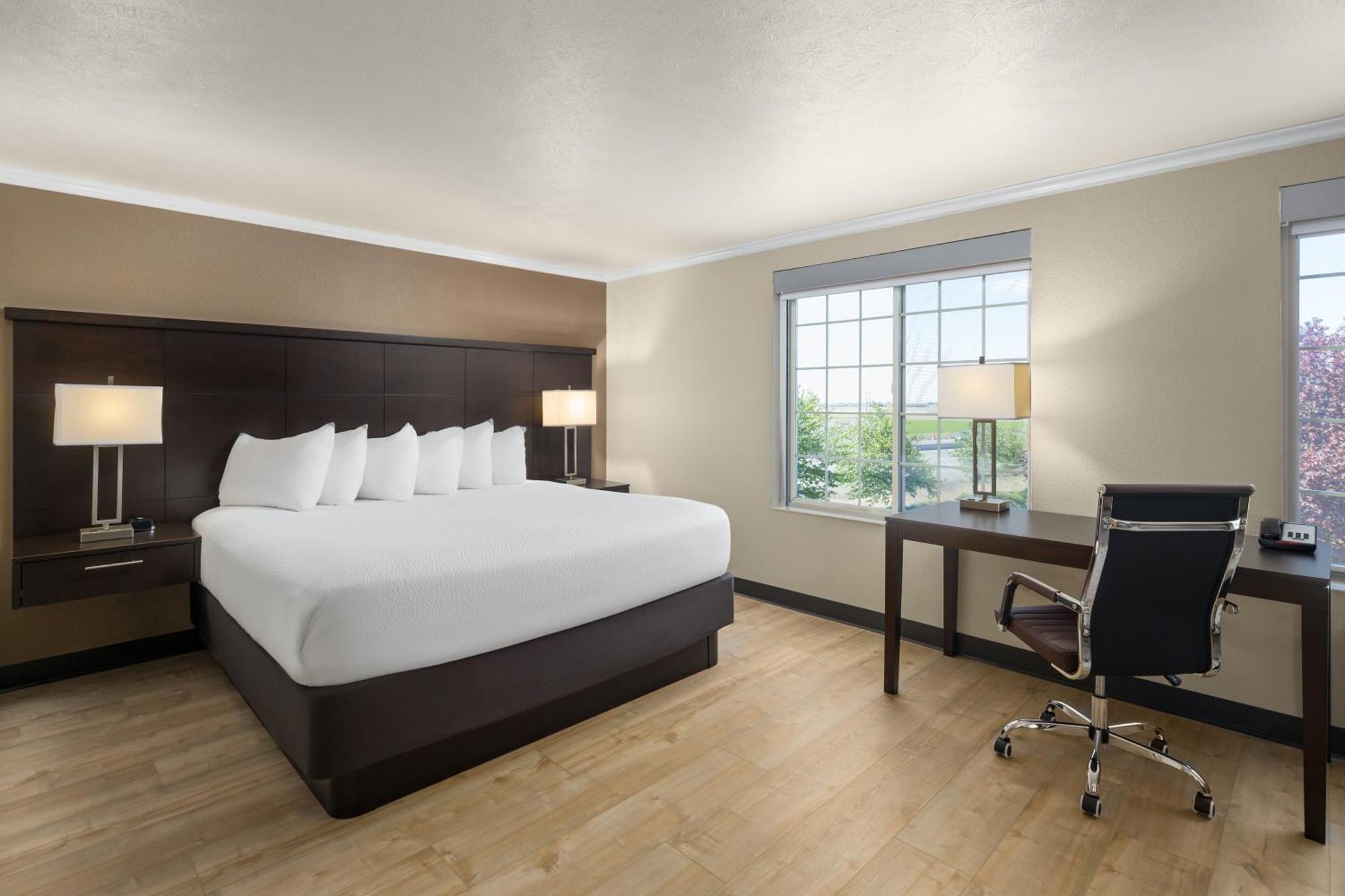 Ramada By Wyndham Moses Lake Exterior photo