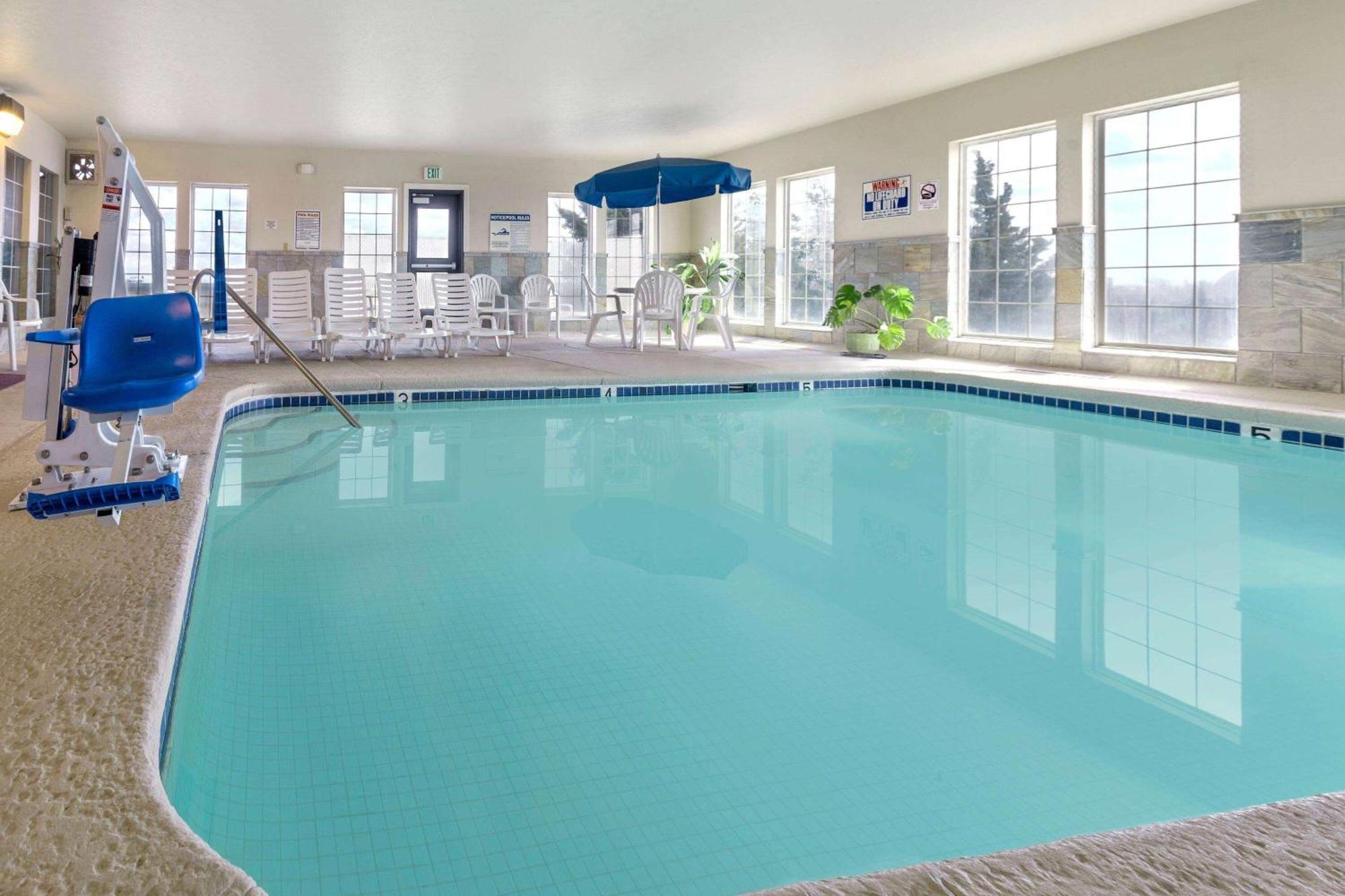 Ramada By Wyndham Moses Lake Exterior photo